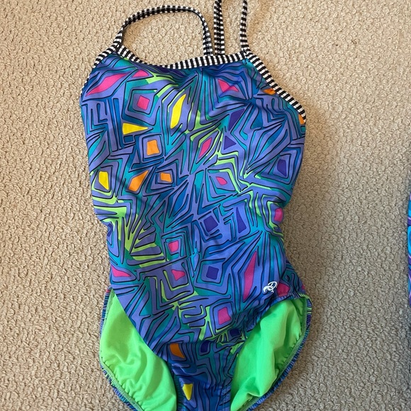 One piece bathing suit - Picture 1 of 2